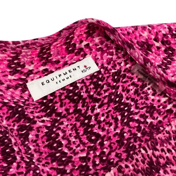 Equipment New w Tags ! Silk Magenta Snakeskin Buttoned Tunic Blouse XSmall - Picture 3 of 12